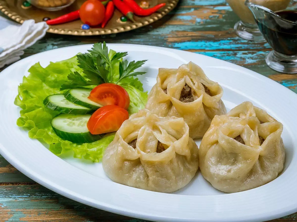 Bánh Buuz có nhiều biến thể khác nhau phụ thuộc vào cách chế biến của từng vùng. Ảnh: Times Food