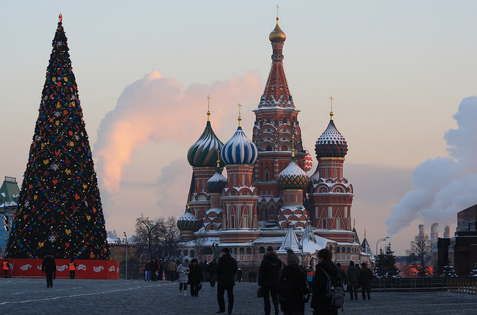 Cây thông như trong chuyện cổ tích ở quảng trường đỏ, Moscow. Ảnh: Kora27