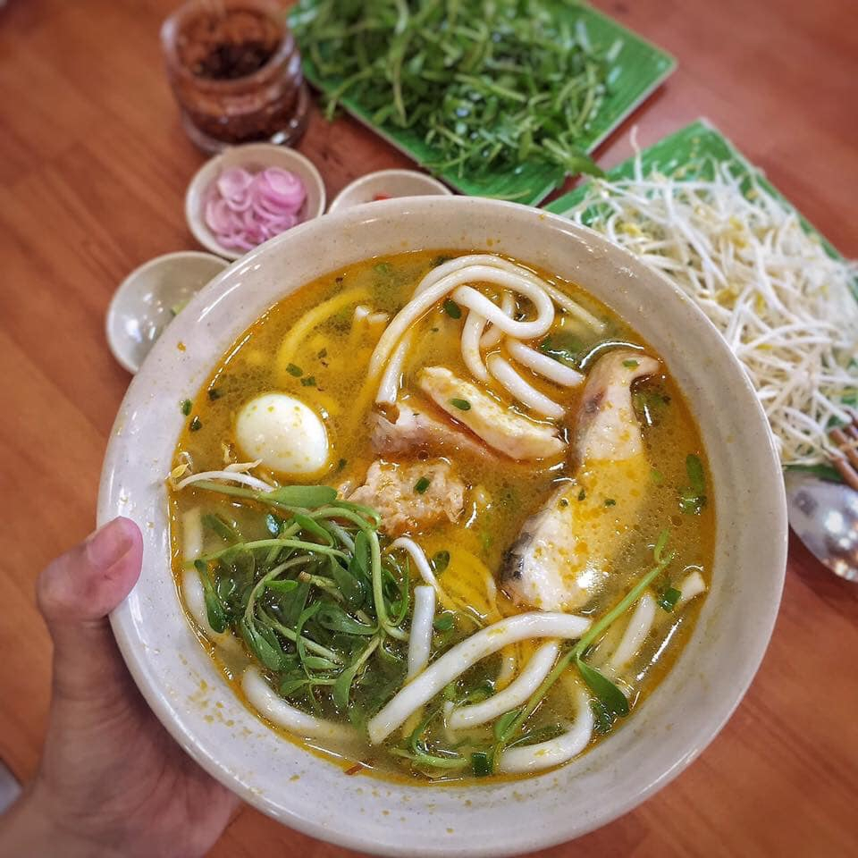 Bánh canh cá lóc là đặc sản nên thử nếu có cơ hội đến khu vực Bình Trị Thiên. Ảnh: Foody