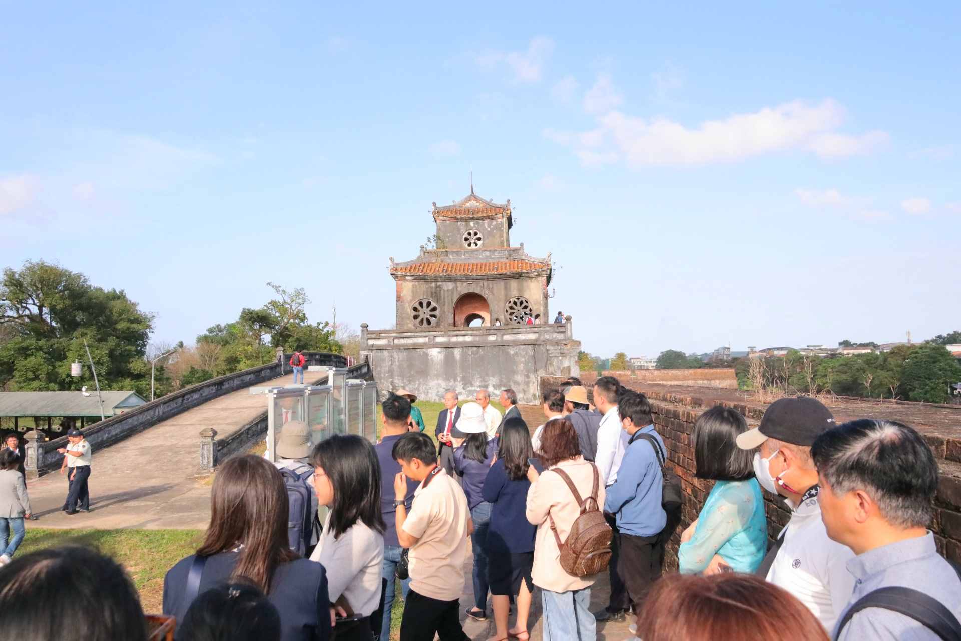 Từ ngày chúa Tiên Nguyễn Hoàng vào trấn nhậm Thuận Hóa (năm 1558), lịch sử vùng đất này đã có nhiều biến chuyển rõ rệt. 