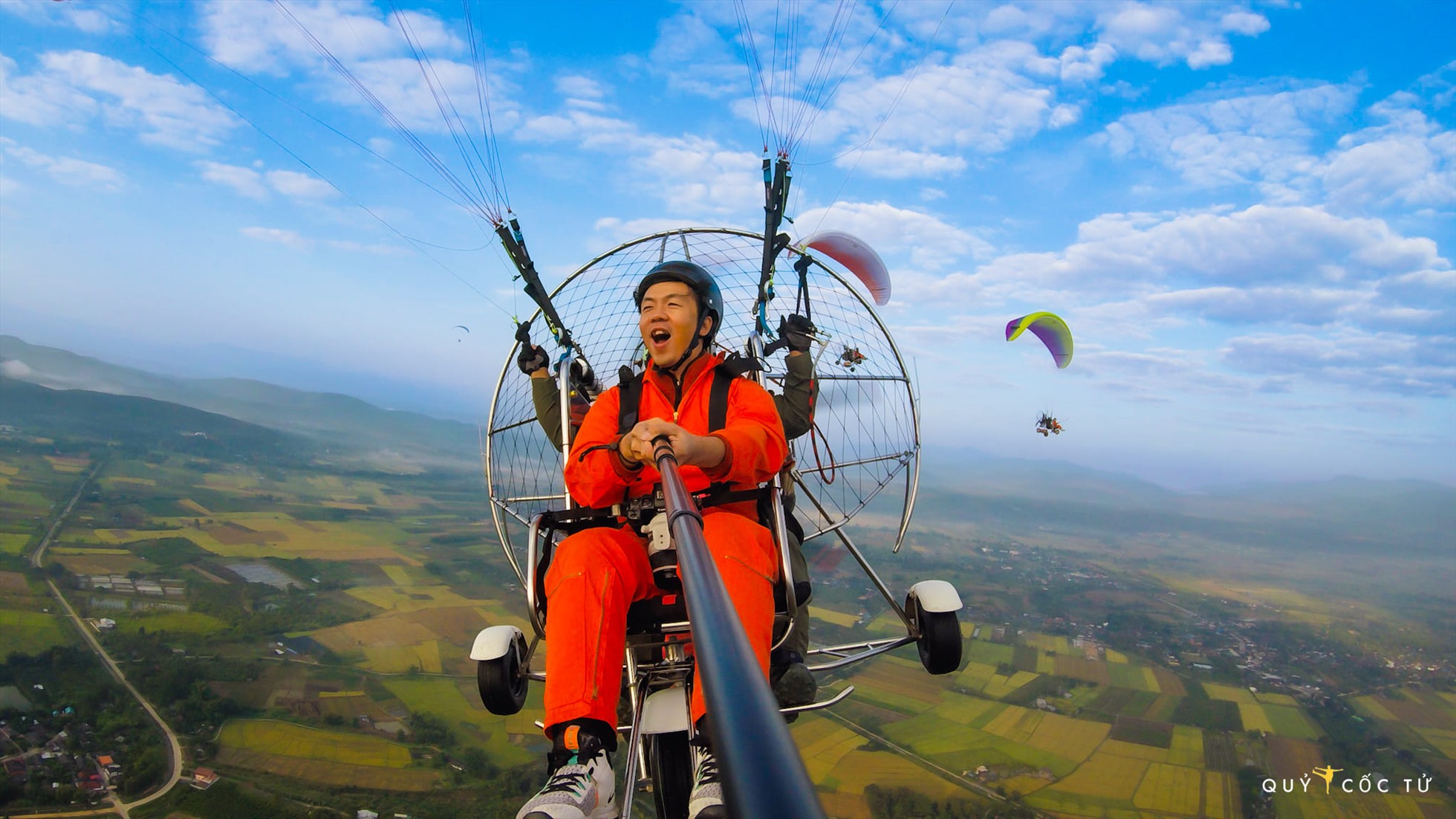 Trải nghiệm bay dù lượn gắn động cơ paramotor tại Chiang Mai, Thái Lan. Ảnh: Ngô Trần Hải An